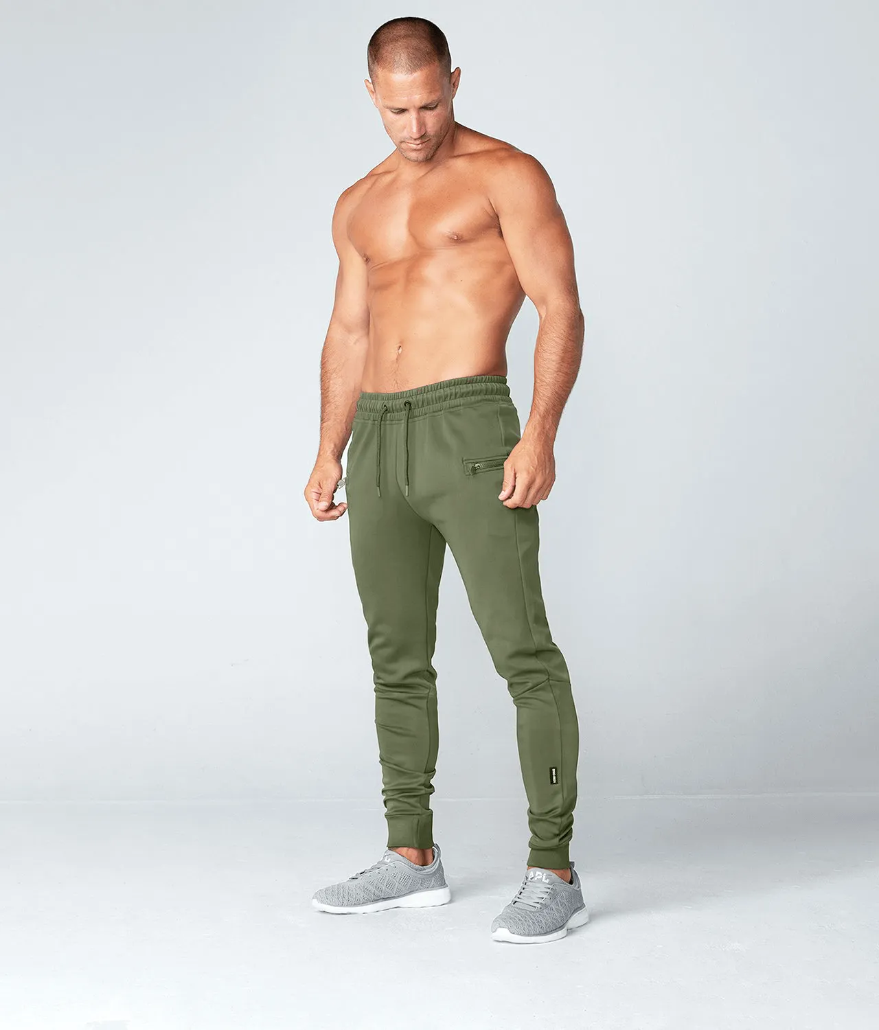 8500 . Momentum Regular-Fit Jogger - Military Green